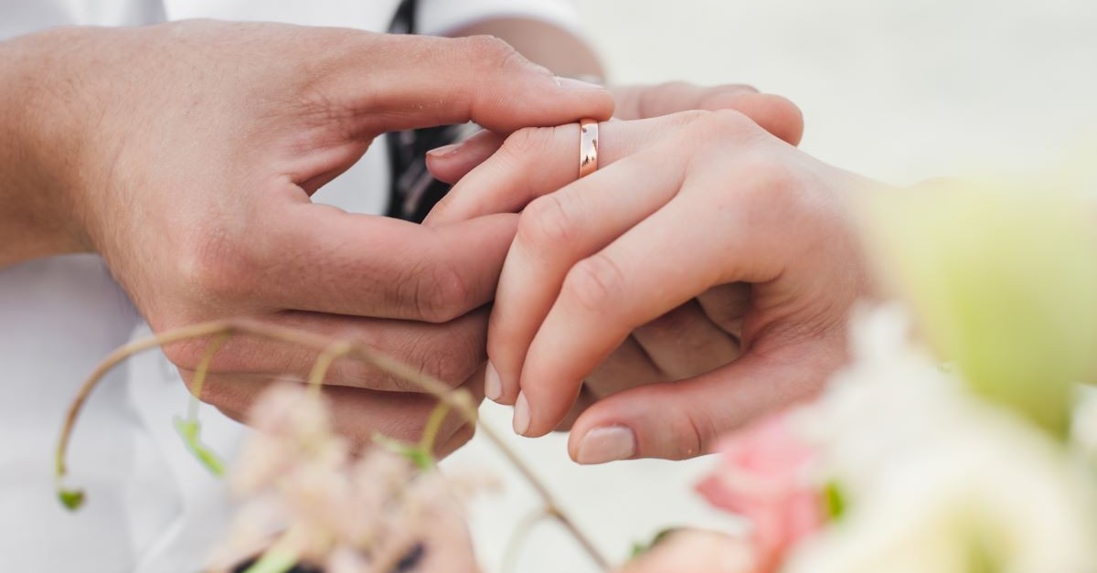 wedding ring marriage couple holding hands